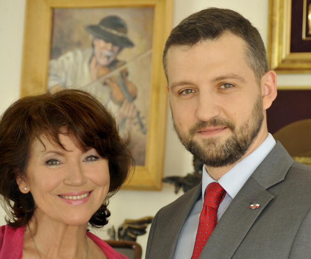 Syn Haliny Frąckowiak to znany polityk! Wspiera mamę na Festiwalu w Opolu