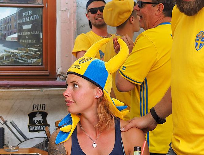 Szwedzcy kibice bawią się w Lublinie