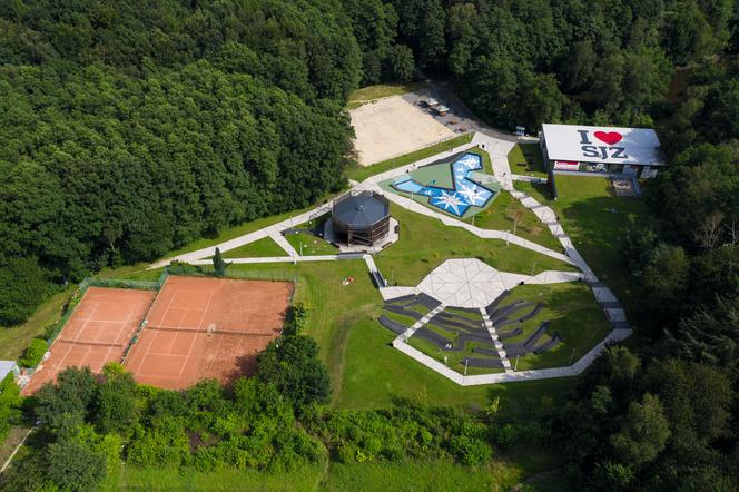 Ośrodek Wypoczynku Niedzielnego - I etap: amfiteatr, tężnia, plac wodny i budynek techniczny 1