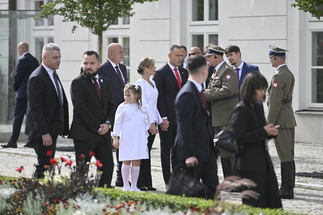  Kasia Nawrocka na biało czekała na rodziców 