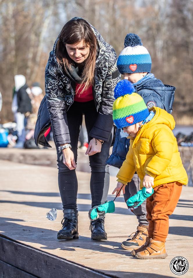 Walentynkowe morsowanie w Częstochowie w Parku Lisiniec