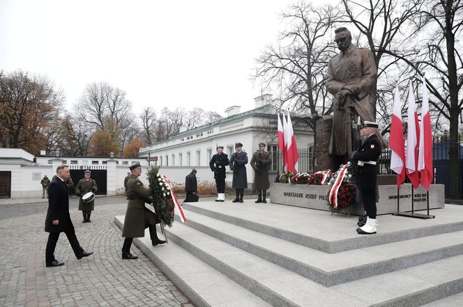 Warszawa. Prezydent Andrzej Duda złożył wieńce przed pomnikami Ojców Niepodległości