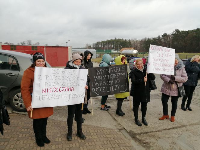 Rodzice protestują przeciwko zmianom w ich szkole