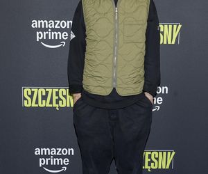 Premiera filmu Szczęsny. Tomasz Kot z synem, brata piłkarza z rodziną i Quebonafide z partnerką [GALERIA]