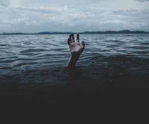Lubelskie. 27-latek utonął w zalewie w Nieliszu. Mężczyzna zeskoczył z rowerka wodnego