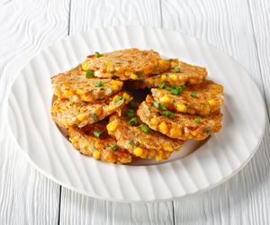 Przepis na chrupiące placki z kukurydzy. Szybko zapomnisz o ziemniaczanych 