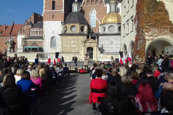 Zakopaniu kapsuły towarzyszyła specjalna uroczystość