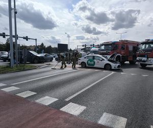 Zderzenie trzech samochodów w Lesznie. Duże utrudnienia