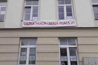 Trwa protest pracowników MOPR w Siedlcach. Walczą „o godziwe wynagrodzenia”