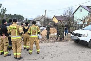 Powódź pod Wyszkowem. Wojsko pomaga zagrożonym gospodarstwom