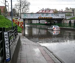 Potężne burze nad Podkarpaciem. Grad, wicher i potoki deszczu, jak w środku lata!