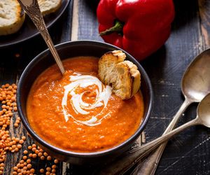 Zupa soczewicowa z dynią. Przepis na wegański obiad w 5 krokach