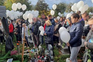 Pogrzeb 4-letniego Piotrusia z Gorzowa. Tłum ludzi wypuścił w niebo białe balony [ZAPIS RELACJI Z UROCZYSTOŚCI]