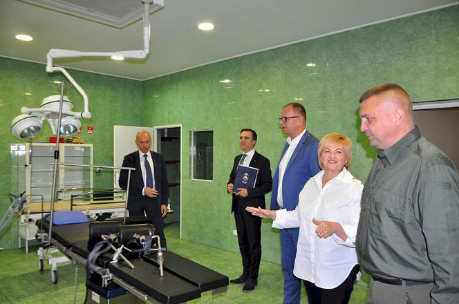 Kolejne dary dla szpitala w Mościskach. Prezydent i sekretarz Przemyśla wręczyli sprzęt 