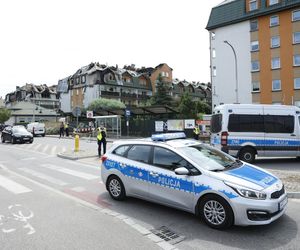 Blok przy ul. Powstańców w Ząbkach po pożarze