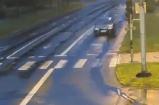 Pijackie manewry kierowcy w centrum Olsztyna. Miał prawie 4 promile! [WIDEO]