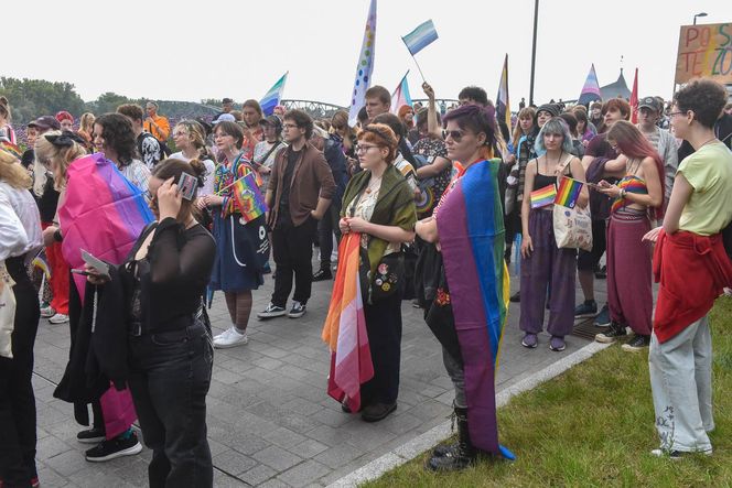 VI Toruński Marsz Równości. Przeciwnicy modlili się w centrum