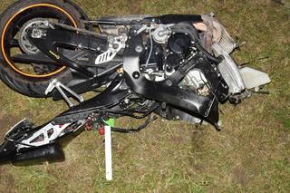 Jeden roztrzaskał się o traktor, drugi o osobówkę. Dwaj motocykliści zginęli na tej samej drodze