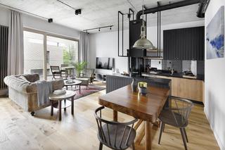 Salon z aneksem kuchennym w bloku. Zdjęcia