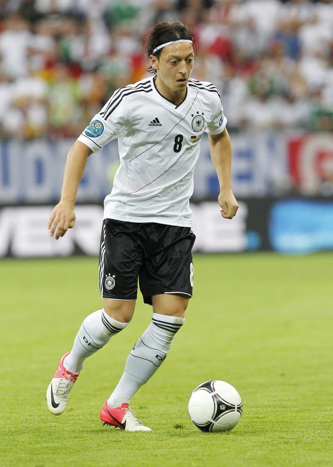 Mesut Ozil przeszedł niezwykłą przemianę!