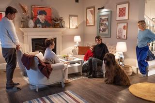 Będziemy mieszkać razem Tadeusz (Mikołaj Roznerski), Basia (Lena Góra) , Anna (Oksana Cherkashyna), Magda (Aleksandra Konieczna), Waria (Zlata Kardash)