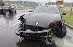 ​Karambol w deszczu przy wyjeździe z galerii handlowej w Lesznie 