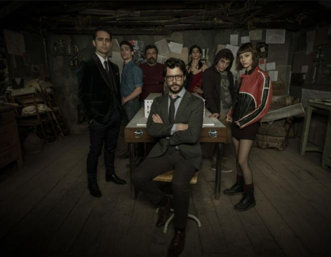 Dom z papieru: Profesor (Alvaro Morte), Tokyo (Úrsula Coberó), Nairobi (Alba Flores), Rio (Miguel Herrán), Berlin (Pedro Alonso), Denver (Jaime Lorente), Moskwa (Paco Tous)