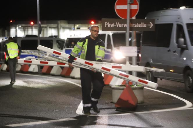 Hamburg, uzbrojony mężczyzna dostał się na teren lotniska