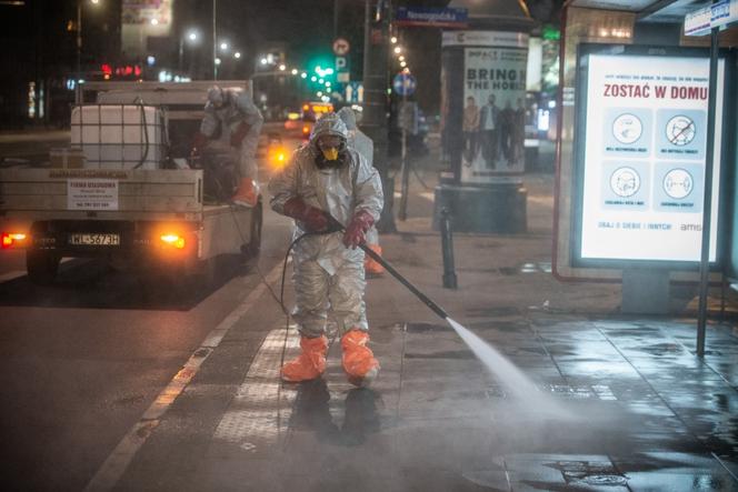 Tak dezynfekowano Warszawę wiosną 2020 roku