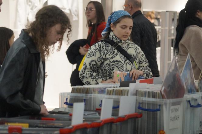 Zimowy Kiermasz Płyt Winylowych w Bydgoszczy. Czarne krążki przyciągnęły tłumy! 