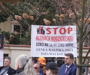 Protest rodziców i dziadków w Warszawie (7.03.2025)