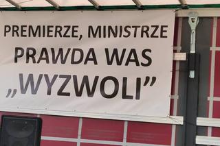 Ukrzyżowanie, bałwany i setki ciągników. Tak wyglądał protest rolniczy [ZDJĘCIA]