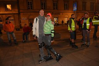 Nightskating. Warszawiacy przejechali stolicę na rolkach [Zdjęcia]