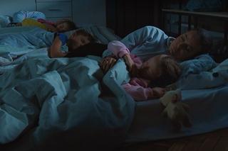 M jak miłość, odcinek 1699. Magda (Anna Mucha), dziewczynka z Ukrainy - Nadia (Mira Fareniuk)	