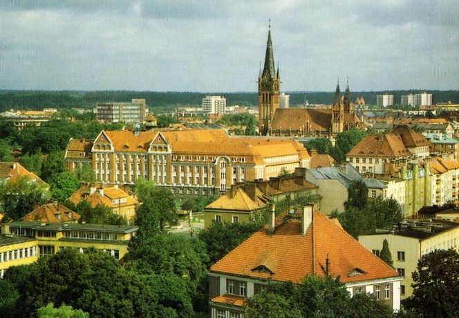 To jeden z najpiękniejszych budynków w Olsztynie. Dawniej pomieszczenia zajmowało m.in. Gestapo
