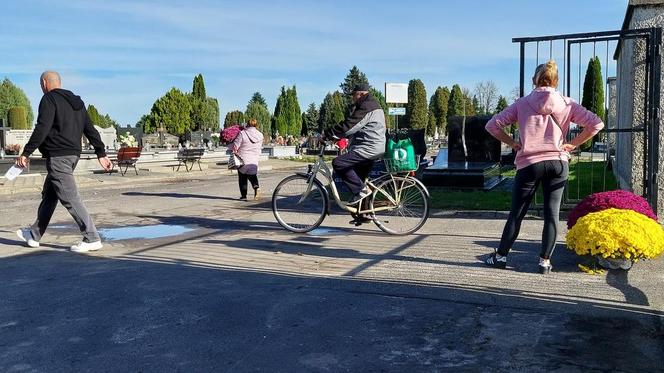 Zamościanie przygotowują się na dzień Wszystkich Świętych