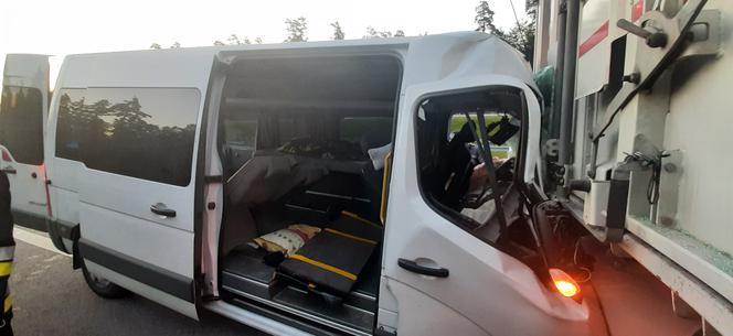 Skarżysko-Kamienna. Wypadek na S7! Kilku rannych w zderzeniu busa i tira [ZDJĘCIA]