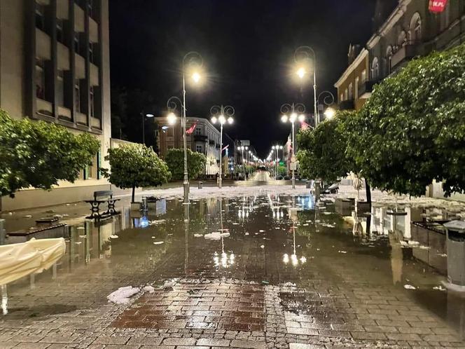 Nawałnice szalały w Świętokrzyskiem! Powalone drzewa, zerwane dachy i setki interwencji strażaków. Trudna sytuacja w samych Kielcach i powiecie kieleckim