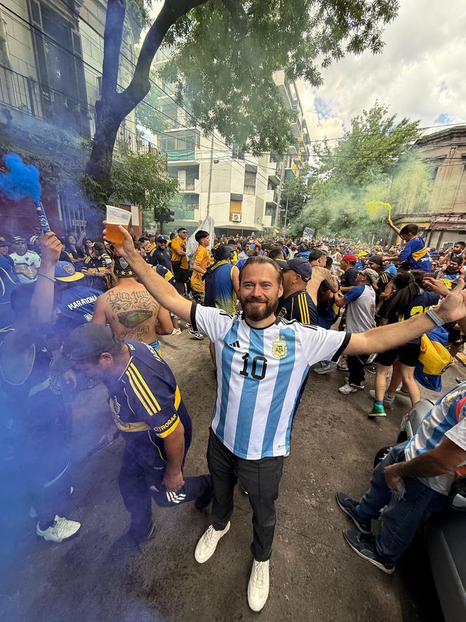 Krzysztof Stanowski i Dua Lipa na meczu Coca - River