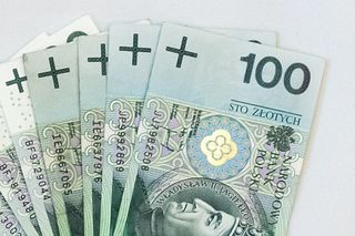 Tyle państwo zarabia na palaczach w 2025 roku. I to każdego miesiąca! Kwoty przyprawiają o zawrót głowy