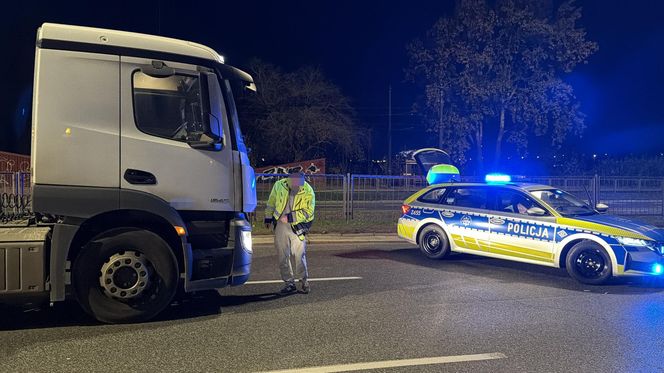Wbiegł prosto pod cysternę i przeleciał kilkanaście metrów! Stan krytyczny