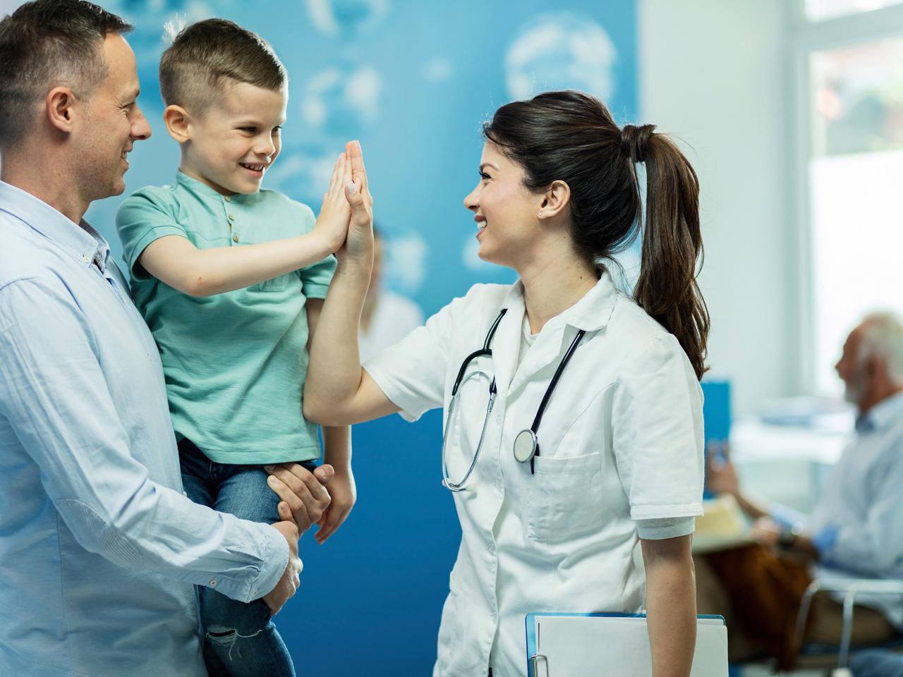Lekarz POZ a lekarz rodzinny, internista a pediatra - jaka jest między nimi różnica?