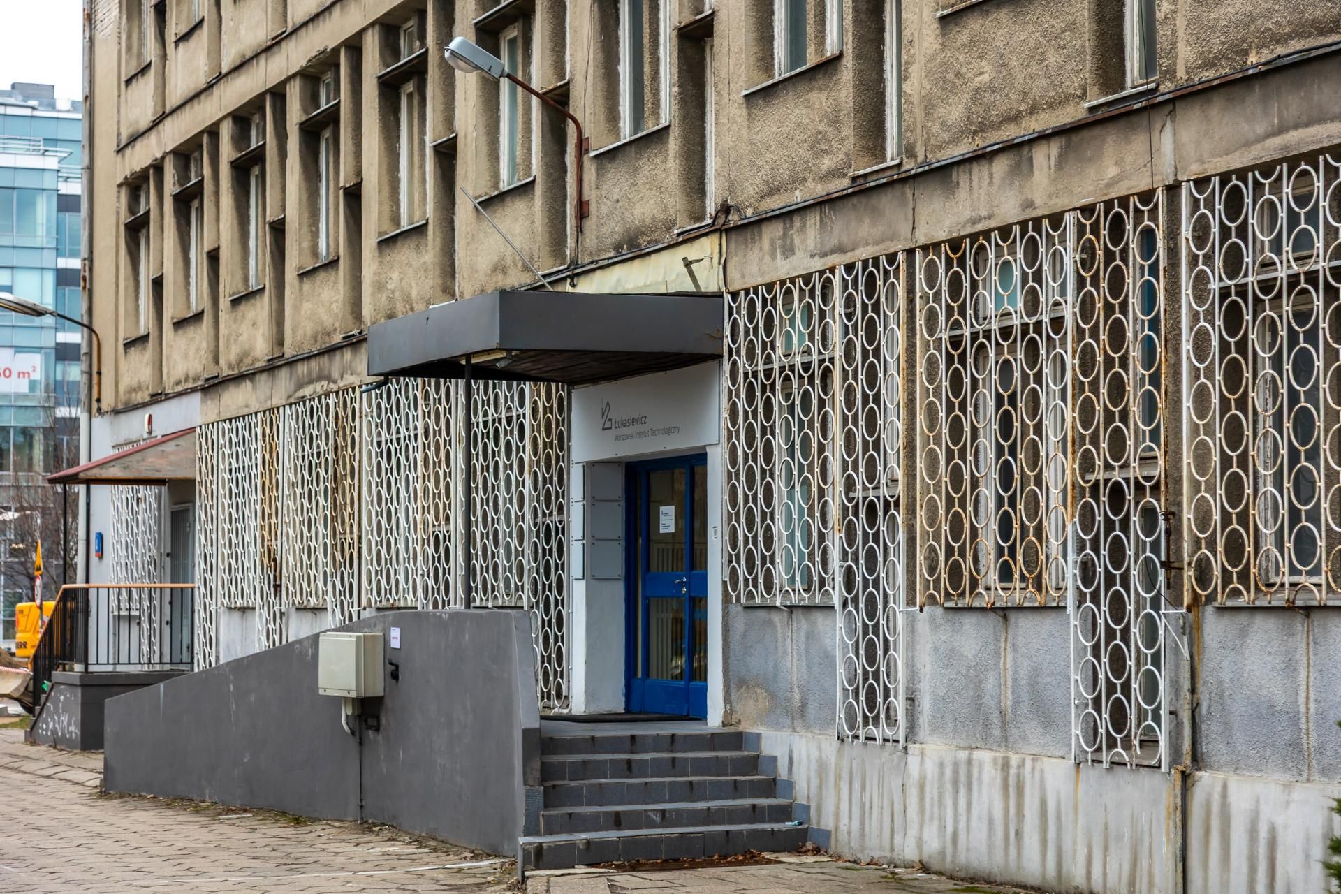 Zabytkowa hala na Suwak 4 w Warszawie