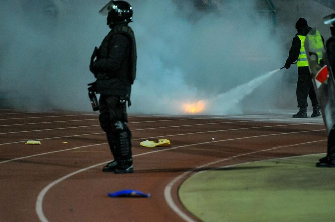 Elana Toruń - Zawisza Bydgoszcz 1:1, zdjęcia kibiców, opraw i piłkarzy ze Stadionu Miejskiego im. Grzegorza Duneckiego