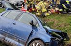 Volkswagen z trójką nastolatków roztrzaskał się na Powiślu Dąbrowski. Dwie osoby były nietrzeźwe
