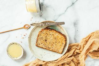 Masło miodowe: pyszne smarowidło do kanapek, tostów i naleśników