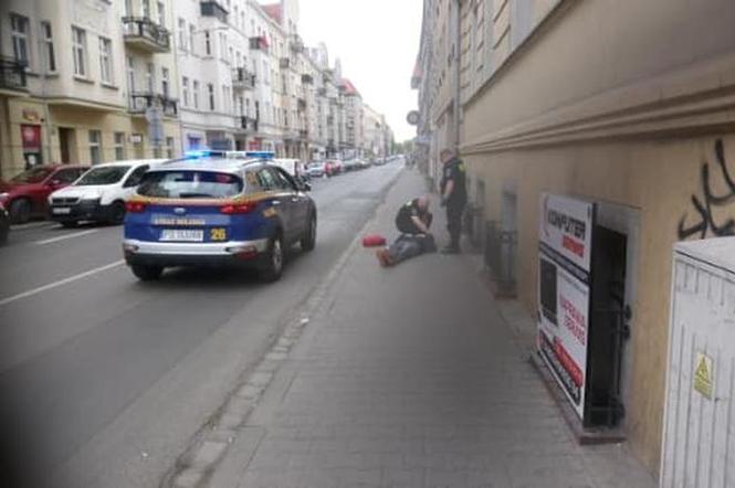 Poznań. Mężczyzna mocno zranił się w głowę. Potrzebna była natychmiastowa pomoc