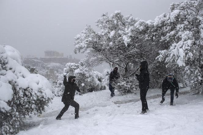 Grecja. Ateny sparaliżowane śniegiem. Odwołali szczepienia! 