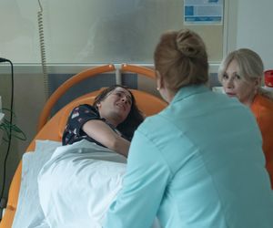 Na Wspólnej odc. 4016: Ania (Sonia Mietielica), Ewa (Ewa Gawryluk)