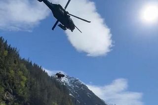 Przygniótł go 300-kilogramowy głaz i żyje! Zobacz zdjęcia z akcji ratunkowej